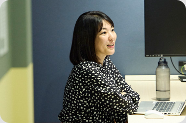 01　管理本部　執行役員　K. M. さん